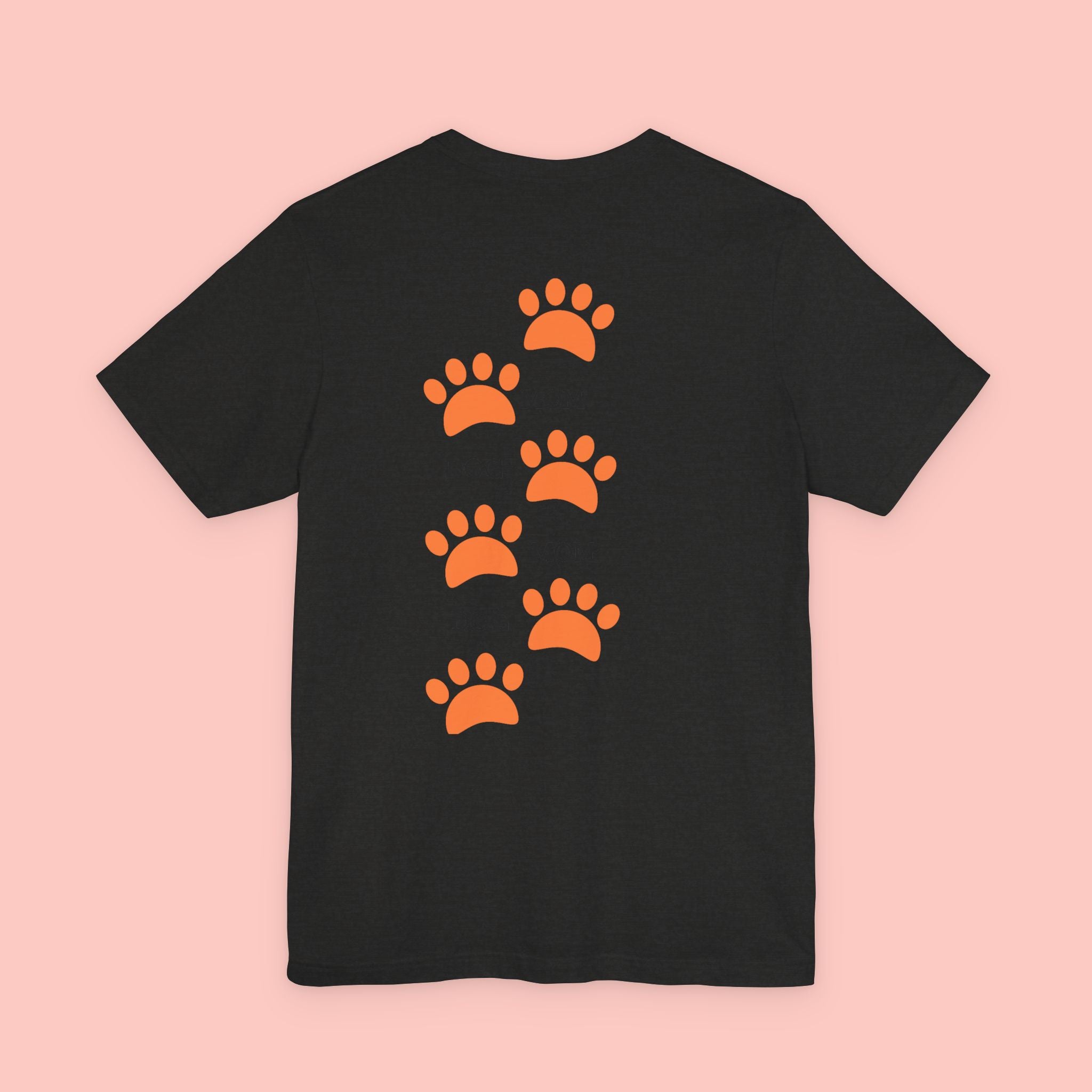 Dog Mom Paw Print Tee — 'Dog Mom' Graphic T‑Shirt