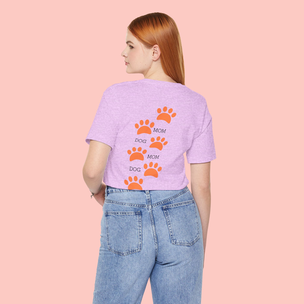 Dog Mom Paw Print Tee — 'Dog Mom' Graphic T‑Shirt