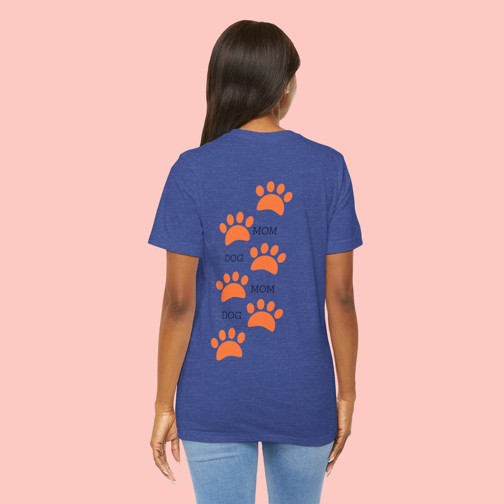 Dog Mom Paw Print Tee — 'Dog Mom' Graphic T‑Shirt