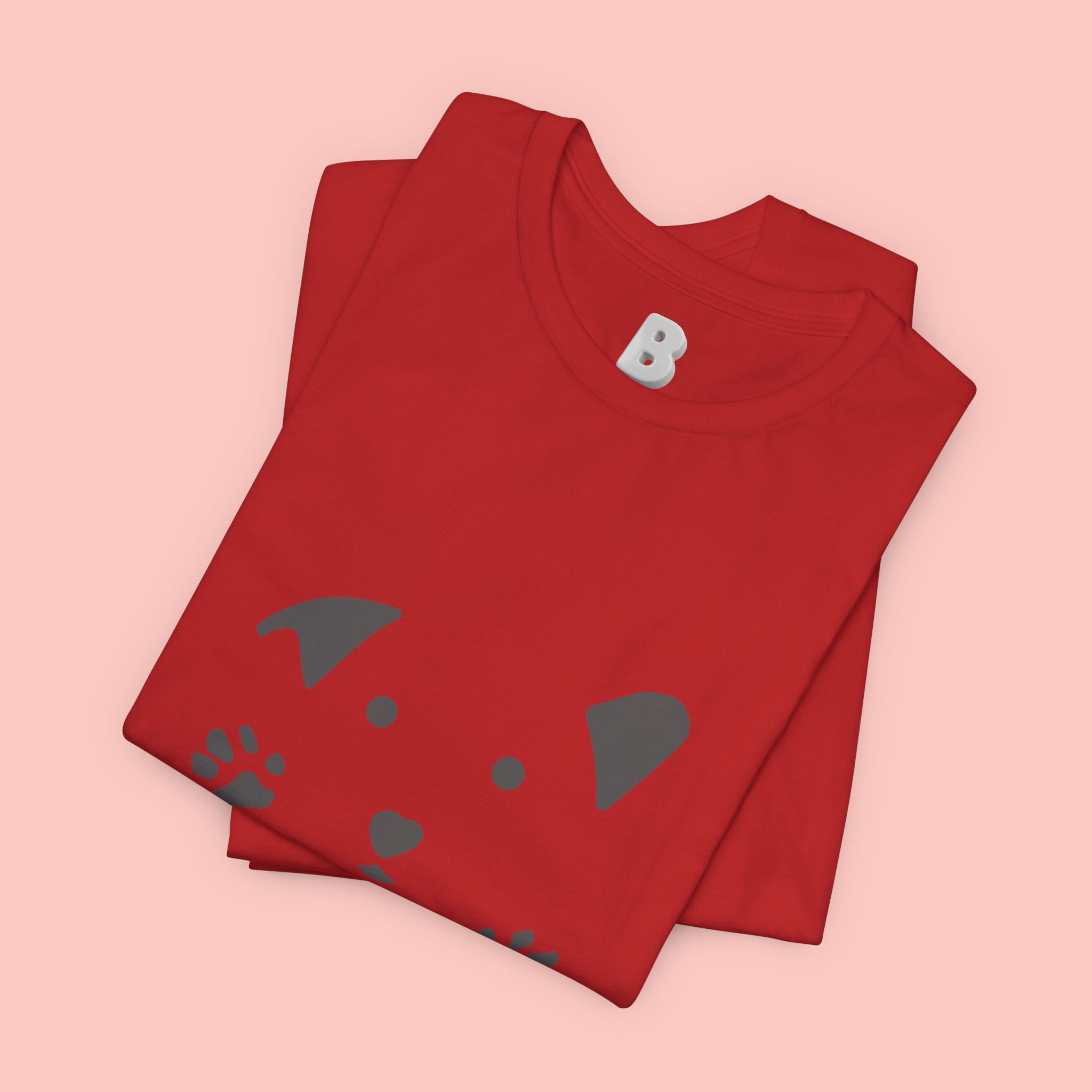 Dog Mama Graphic Tee — Cute Paw Print Dog Face T-Shirt for Dog Lovers