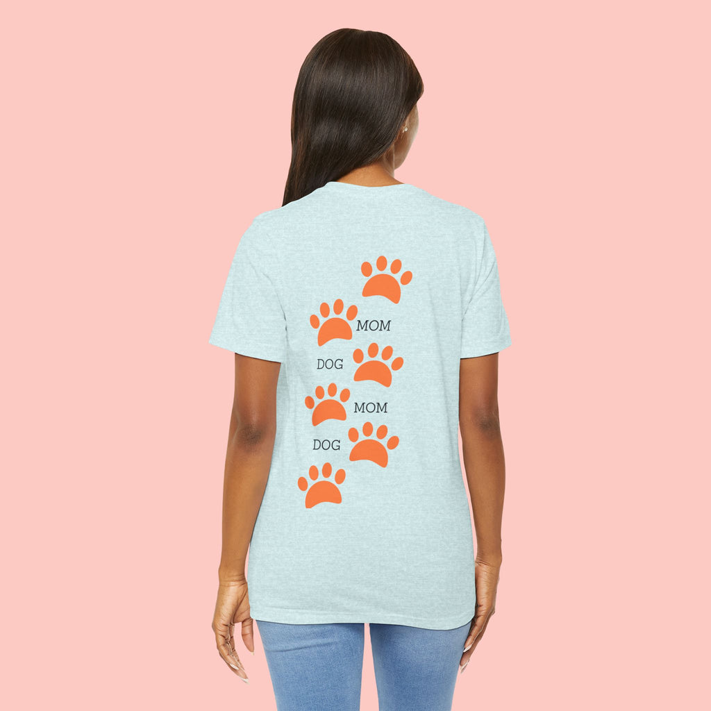 Dog Mom Paw Print Tee — 'Dog Mom' Graphic T‑Shirt