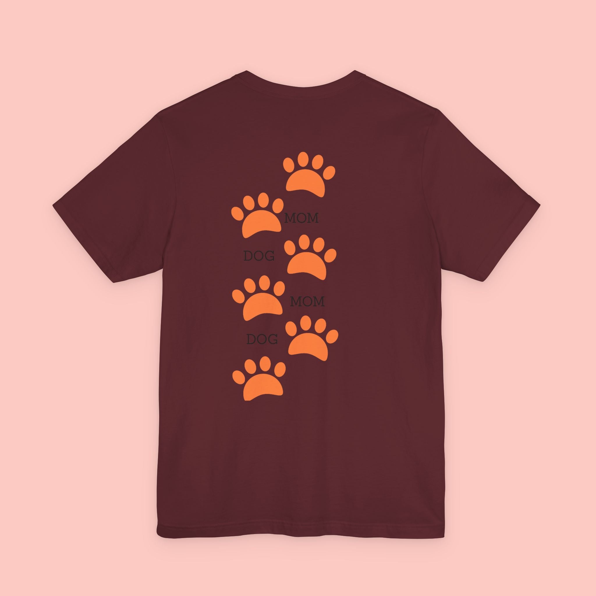Dog Mom Paw Print Tee — 'Dog Mom' Graphic T‑Shirt