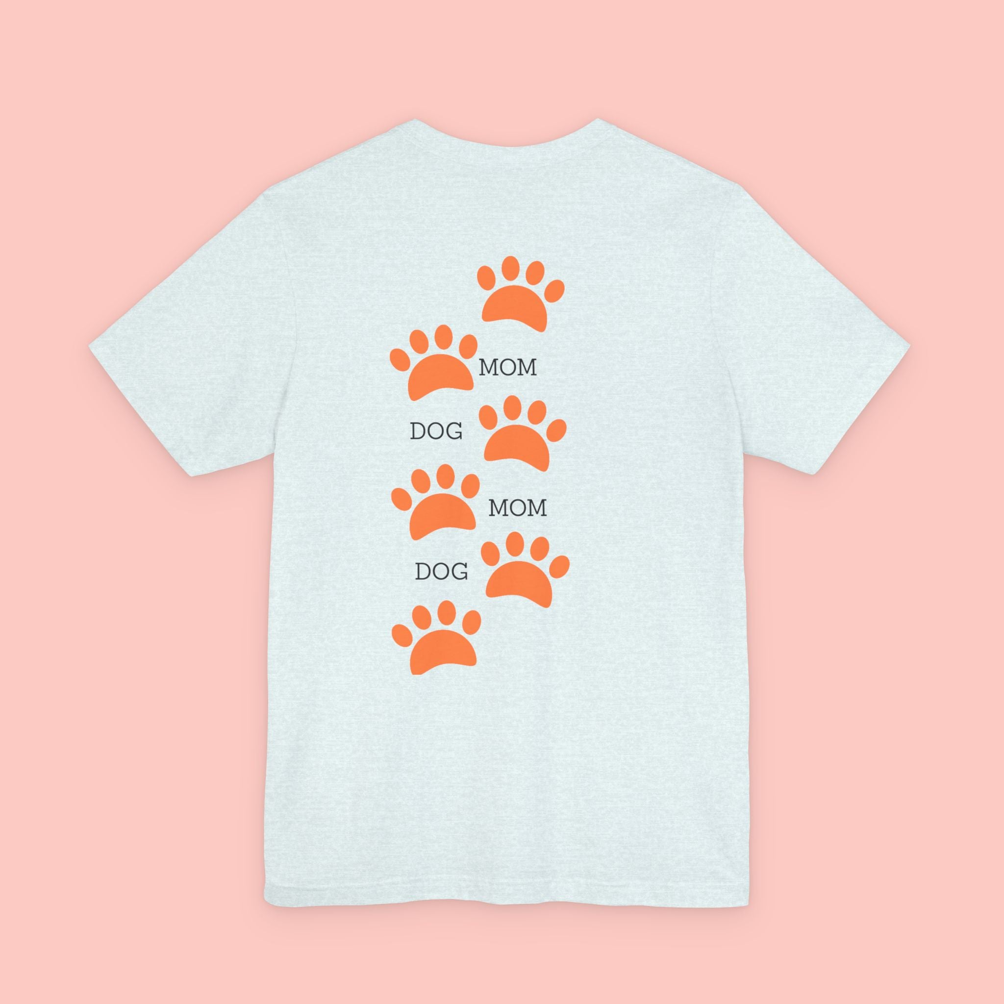 Dog Mom Paw Print Tee — 'Dog Mom' Graphic T‑Shirt