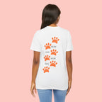 Dog Mom Paw Print Tee — 'Dog Mom' Graphic T‑Shirt