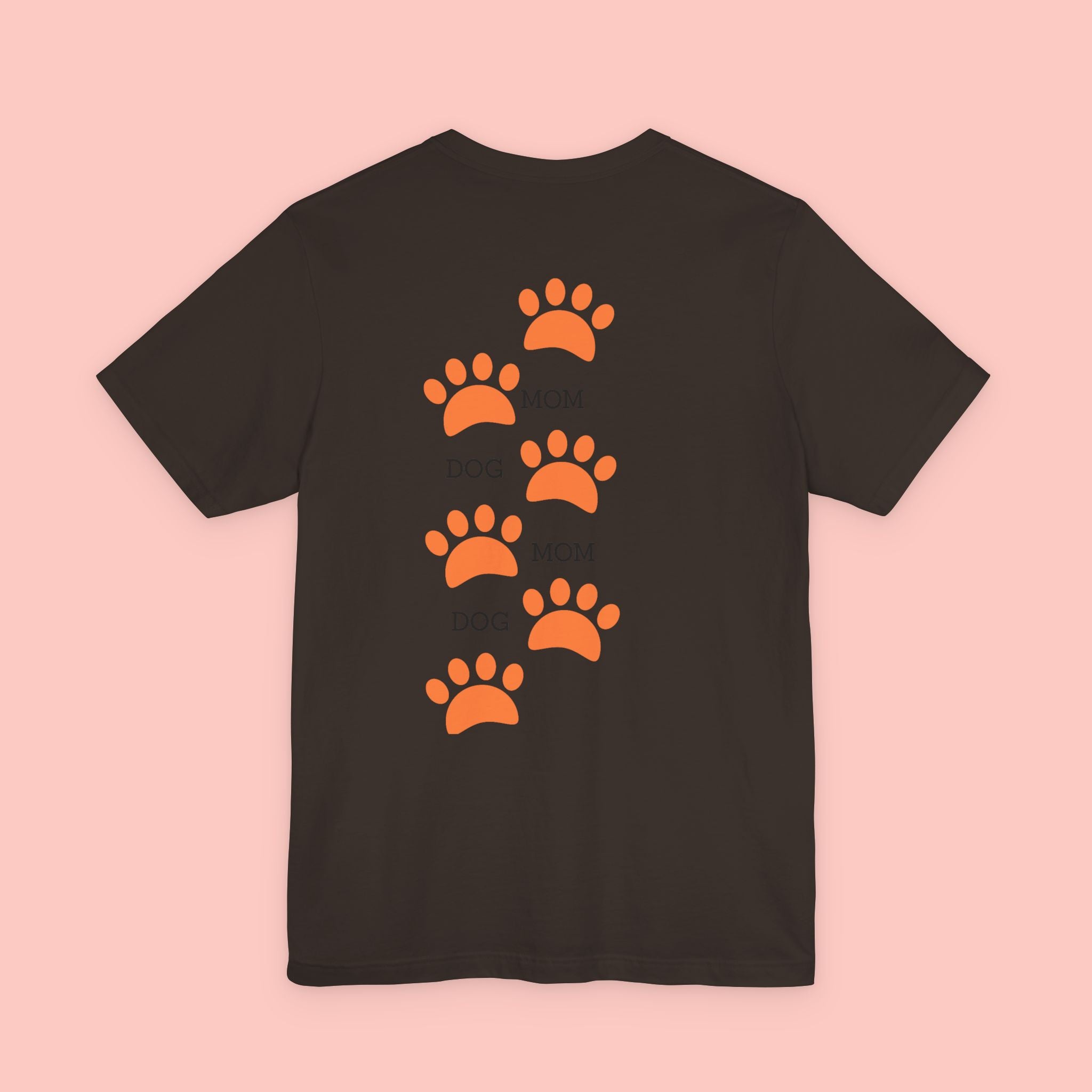 Dog Mom Paw Print Tee — 'Dog Mom' Graphic T‑Shirt