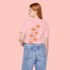Dog Mom Paw Print Tee — 'Dog Mom' Graphic T‑Shirt