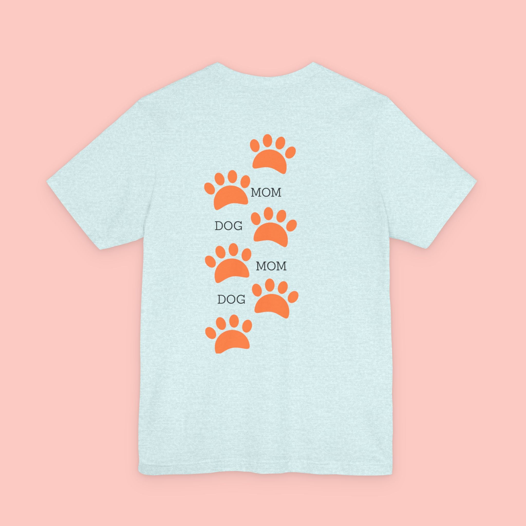 Dog Mom Paw Print Tee — 'Dog Mom' Graphic T‑Shirt