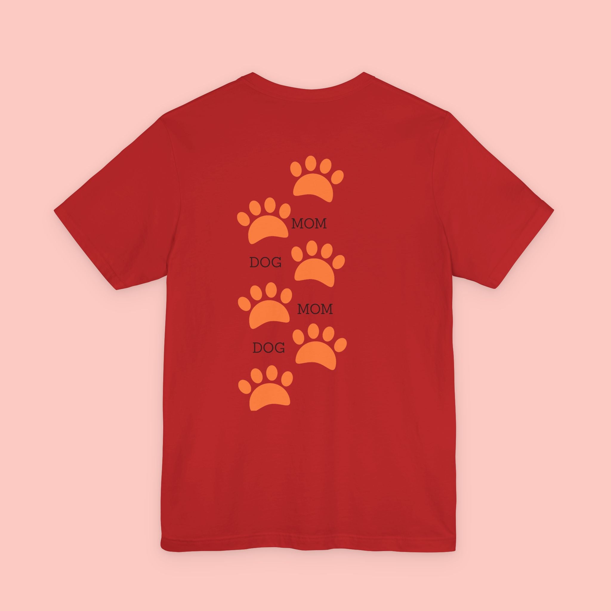 Dog Mom Paw Print Tee — 'Dog Mom' Graphic T‑Shirt