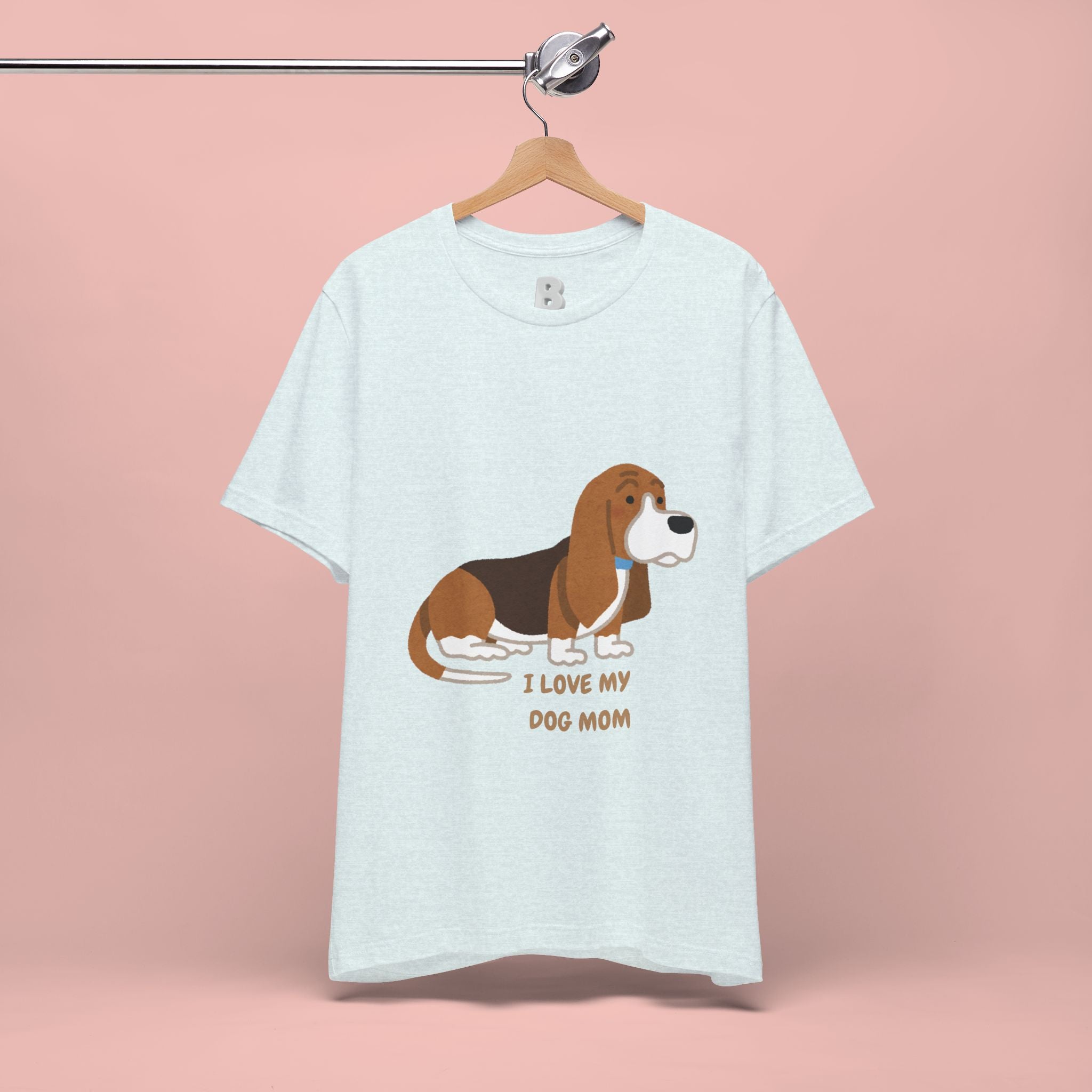 Dog Mom T‑Shirt — Cute Basset Hound I Love My Dog Mom Tee