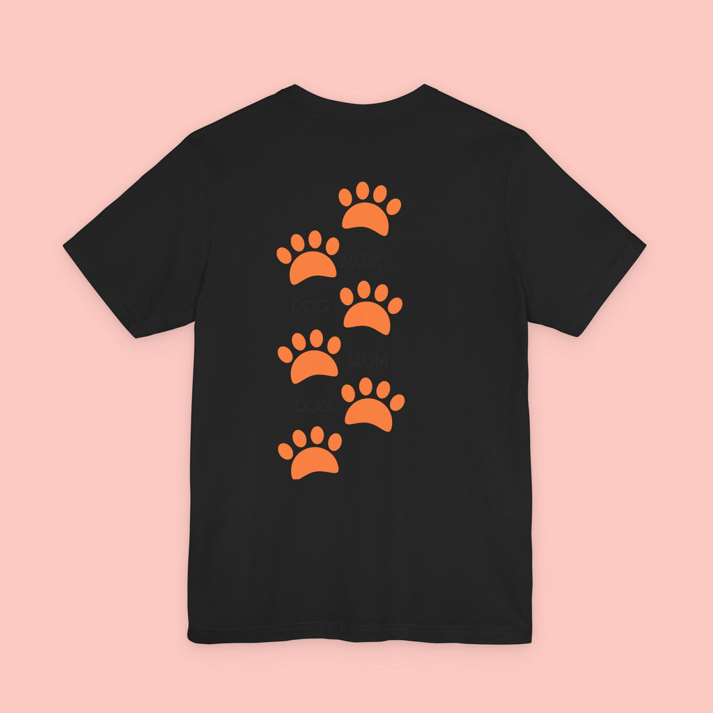 Dog Mom Paw Print Tee — 'Dog Mom' Graphic T‑Shirt