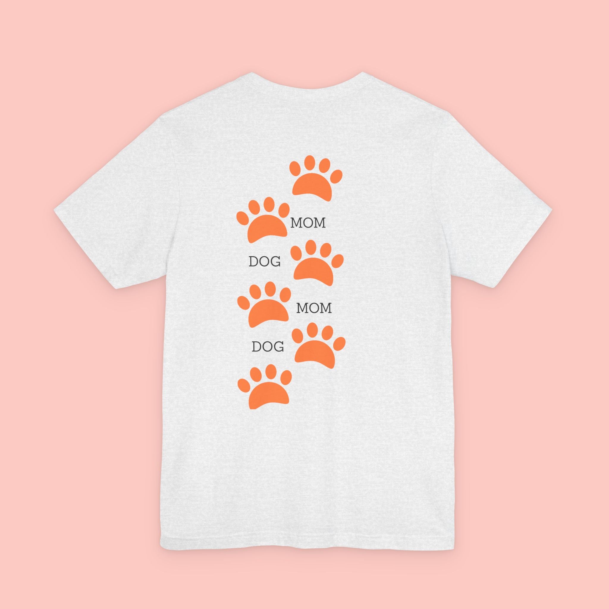 Dog Mom Paw Print Tee — 'Dog Mom' Graphic T‑Shirt