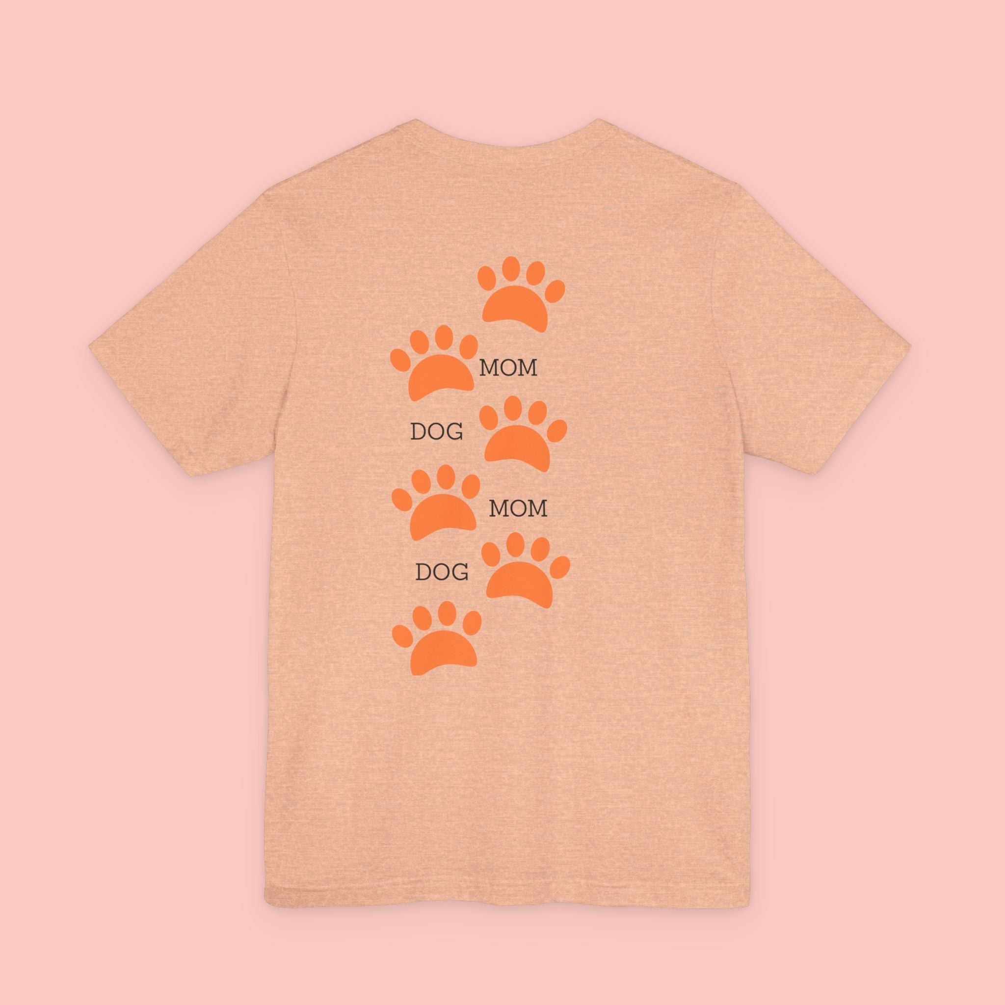 Dog Mom Paw Print Tee — 'Dog Mom' Graphic T‑Shirt