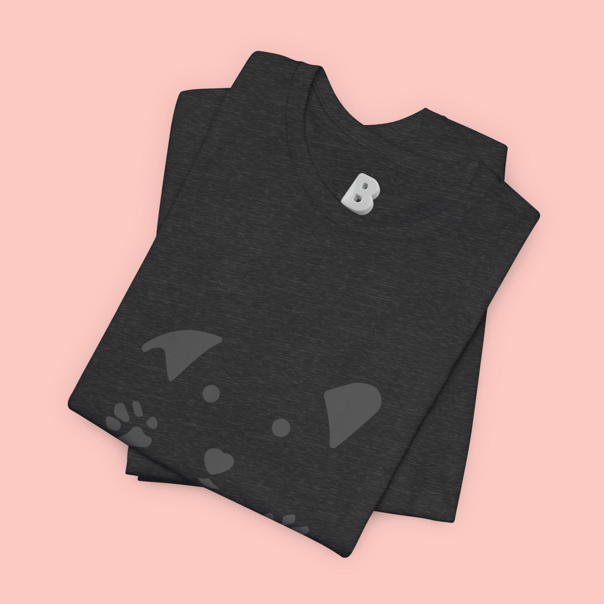 Dog Mama Graphic Tee — Cute Paw Print Dog Face T-Shirt for Dog Lovers