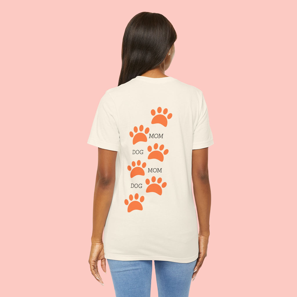 Dog Mom Paw Print Tee — 'Dog Mom' Graphic T‑Shirt