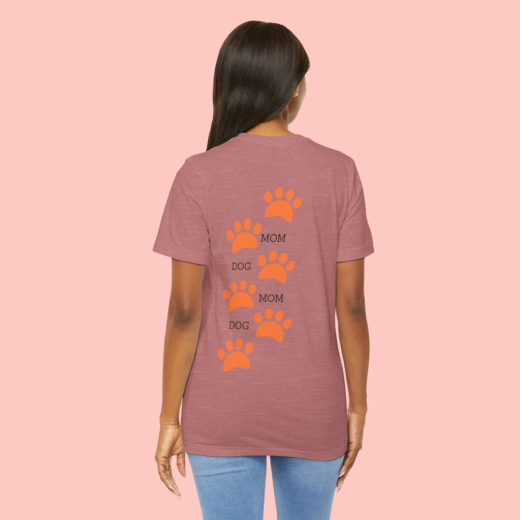 Dog Mom Paw Print Tee — 'Dog Mom' Graphic T‑Shirt