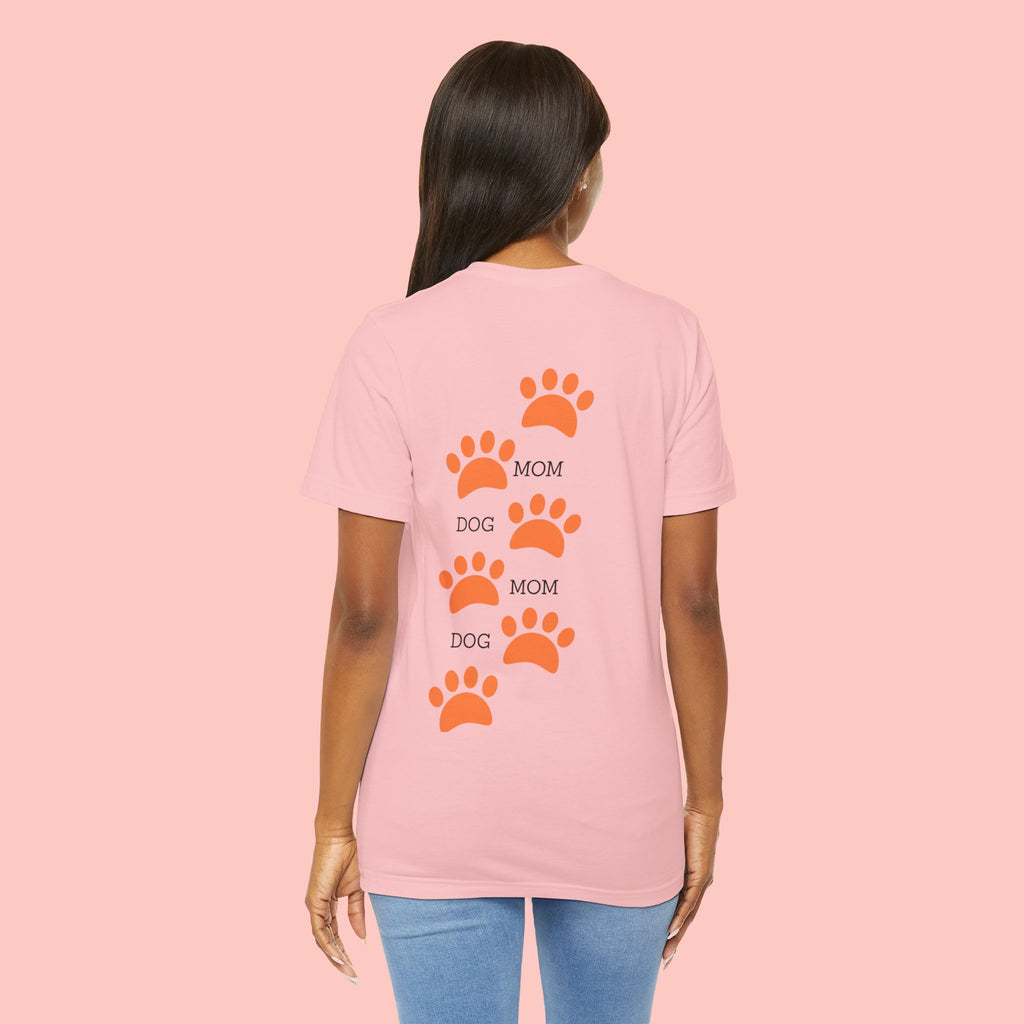 Dog Mom Paw Print Tee — 'Dog Mom' Graphic T‑Shirt