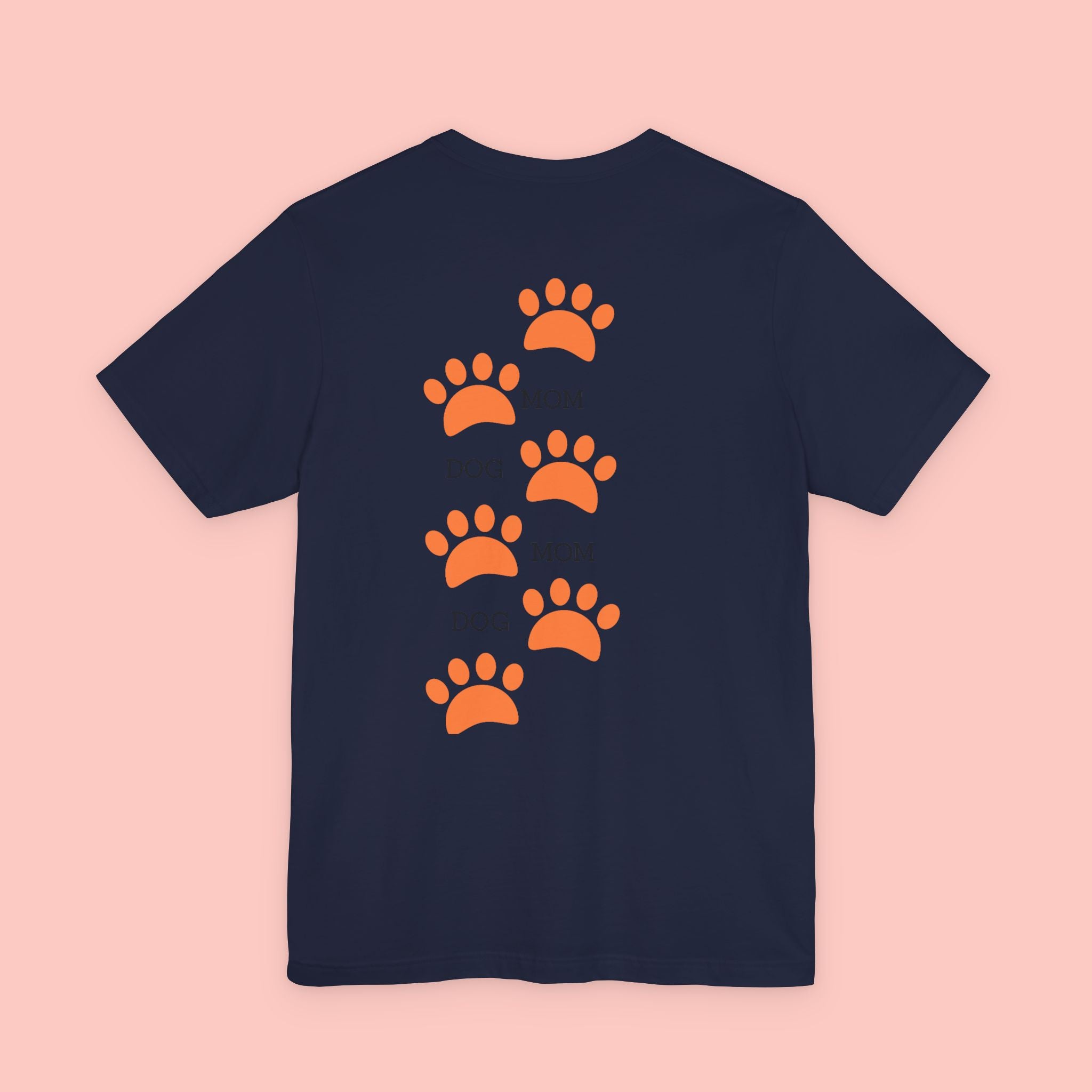 Dog Mom Paw Print Tee — 'Dog Mom' Graphic T‑Shirt