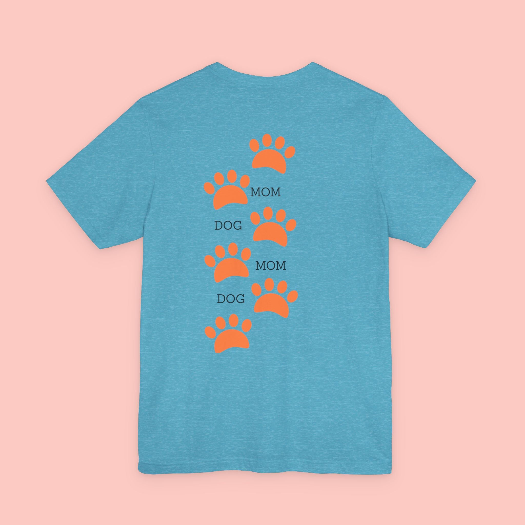 Dog Mom Paw Print Tee — 'Dog Mom' Graphic T‑Shirt
